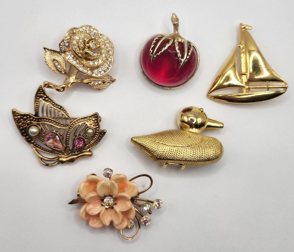 5-VINTAGE GOLD TONED BROOCHES: DOTTIE-NAPIER: ROMAN-SARAH COVENTRY-APPLE-DUCK-ROSE-BOAT & MORE! RHINESTONES LUCITE AND FAUX PEARL ACCENTS