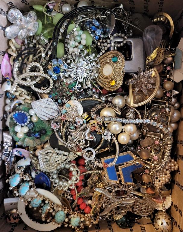 TREASURE HUNT BULK JEWELRY WITH VTG PIECES (1 of 1)