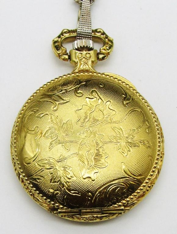 WALTHAM LADIES PENDANT WATCH - RUNNING (1 of 4)
