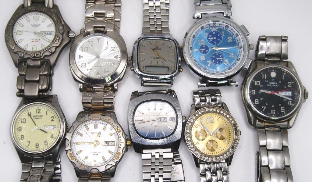 9-MEN'S SILVER TONED WRISTWATCHES: CITIZEN: DAY DATE-TIMEX DAY DATE-LORUS DIGITAL-CHRONOGRAPH-SEIKO WR DAY DATE-SWILL MILITARY DAY DATE-SEIKO DAY DATE-ALL WATCHES UNTESTED/PARTS/REPAIR