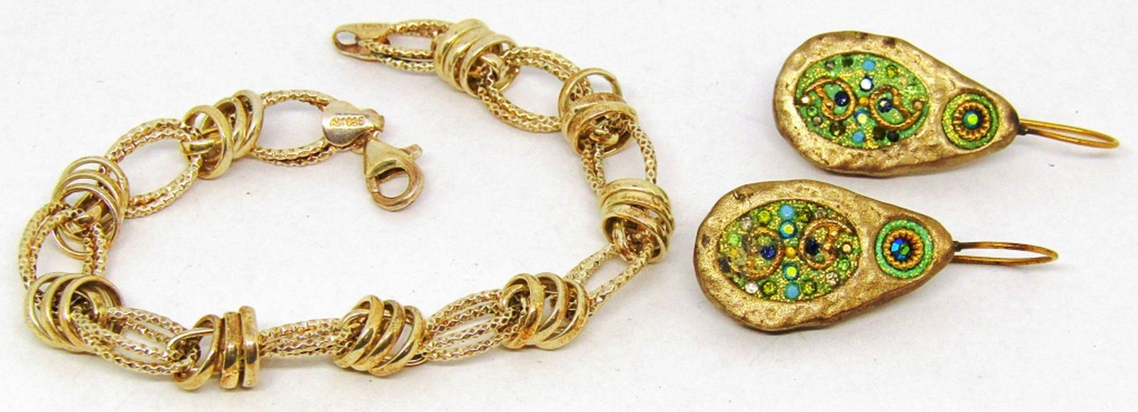 PEACOCK STYLE EARRINGS & ROLO BRACELET: PRETTY LOT - 14 dwt