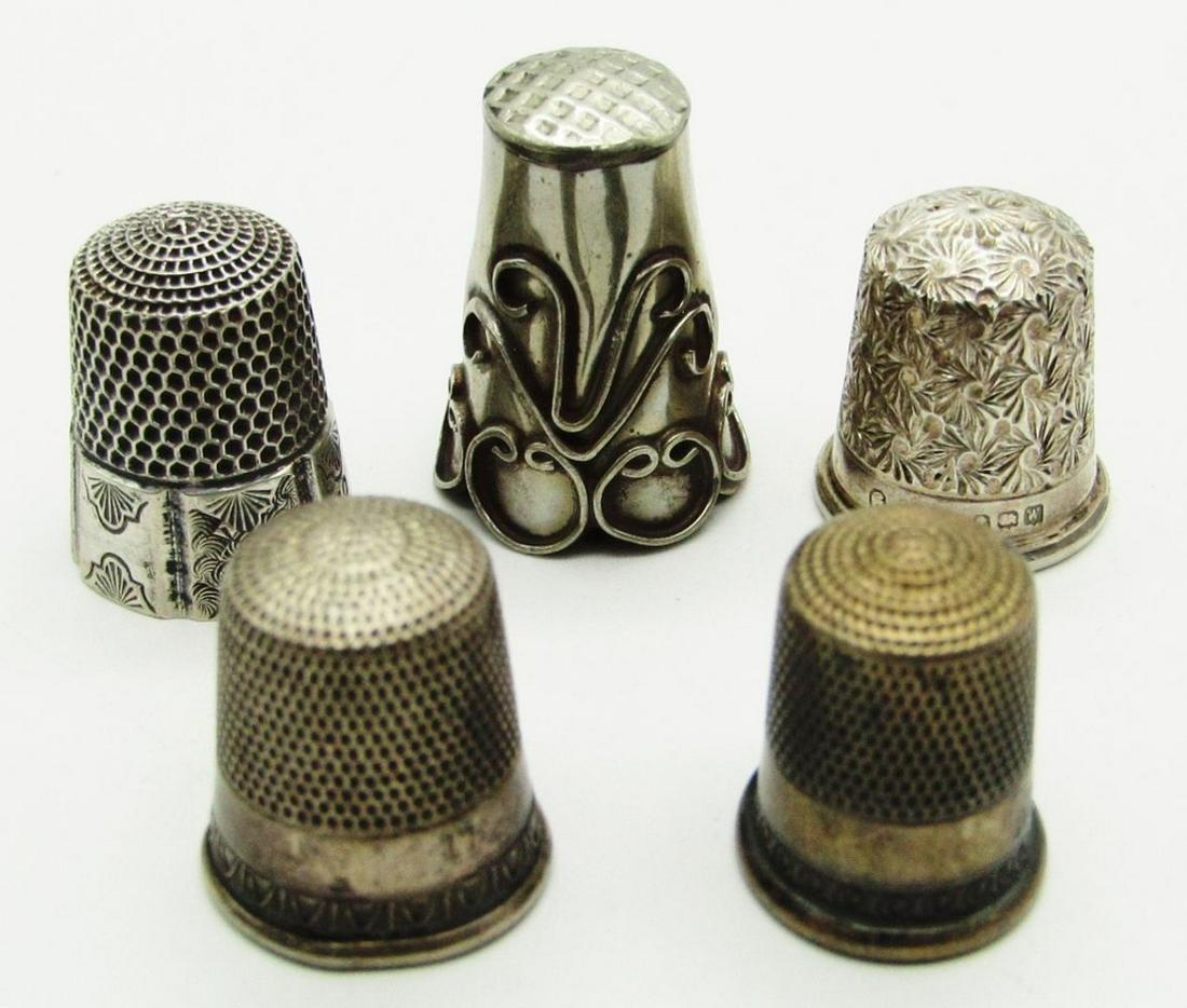5-VINTAGE STERLING THIMBLES: DIFF STYLES/SIZES-TOTAL 12 DWT