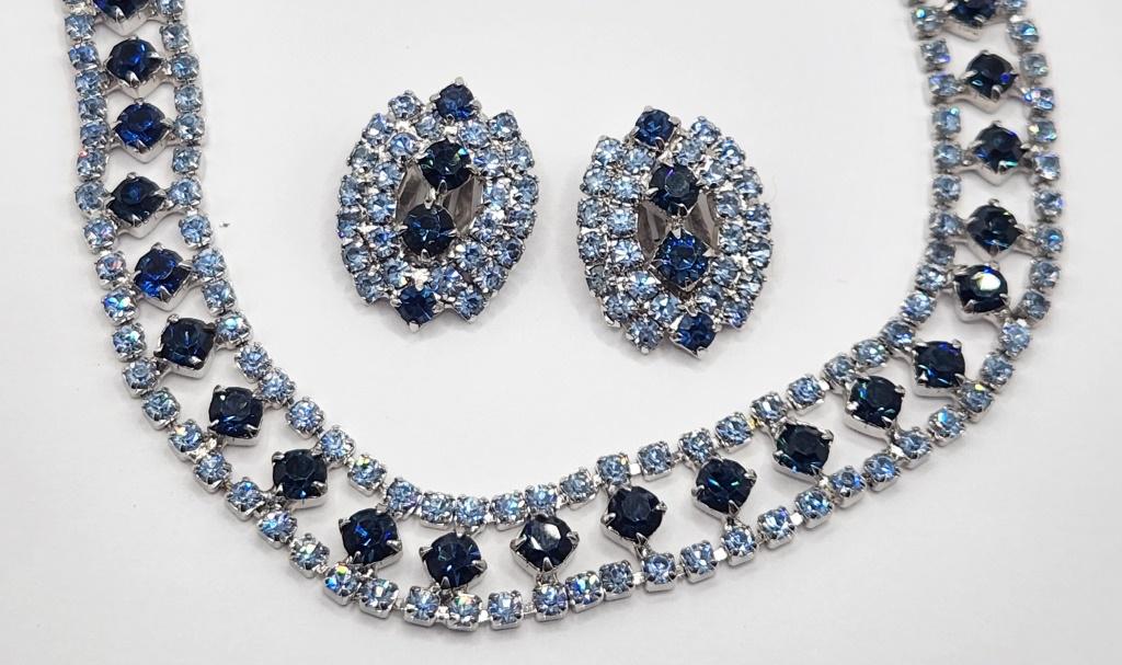 SET! VTG SILVER TONED BABY BLUE AND NAVY (1 of 3)