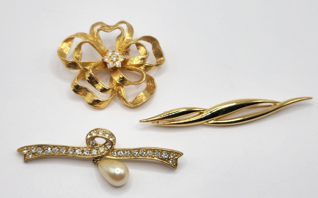 3-VINTAGE GOLD TONED BROOCHES: MONET-: RICHELIEU-RHINESTONES & FAUX PEARLS