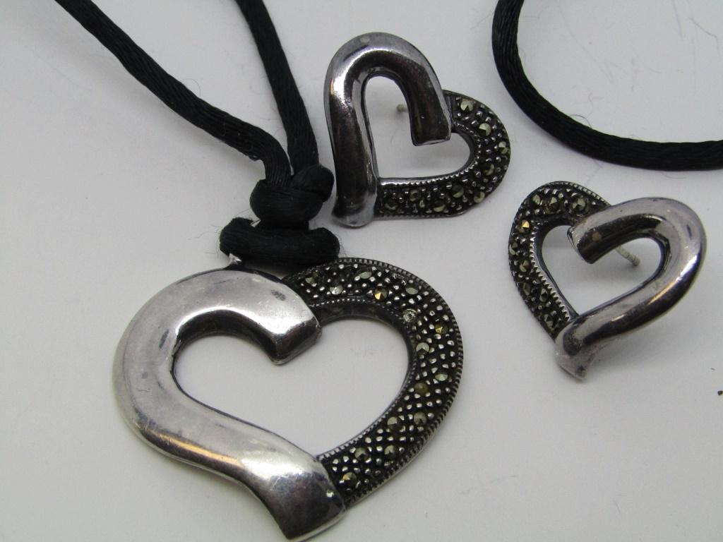 SET MARCASITE HEART NECKLACE / EARRINGS (1 of 2)