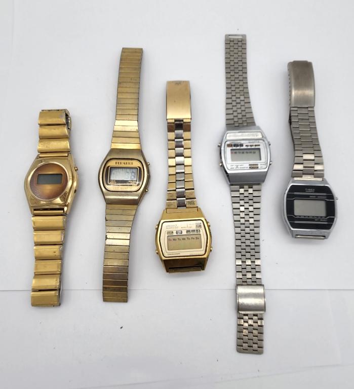 5-VINTAGE DIGITAL MEN'S WRISTWATCHES:: CHRONOGRAPH QUARTZ-TIMEX QUARTZ-TEXAS INSTRUMENTS LCD QUARTZ-SEIKO QUARTZ-FERARRI-ALL WATCHES UNTESTED