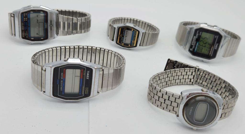 5-VTG TIMEX MEN'S SILVER TONED DIGITAL: WRISTWATCHES-ALL WATCHES UNTESTED