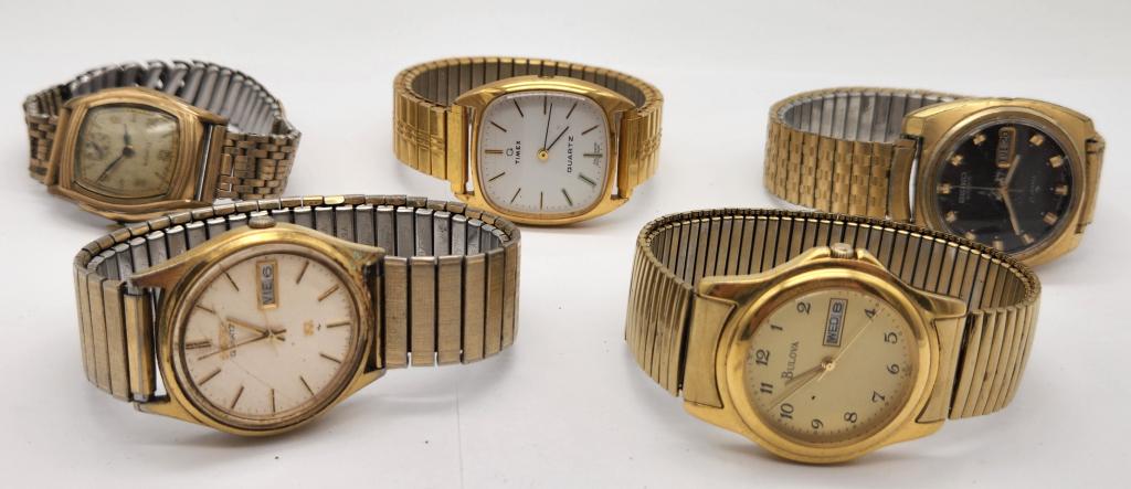 5-VINTAGE GOLD TONED MEN'S WRISTWATCHES WITH: STRETCHY BANDS: BULOVA DAY DATE-CLINTON-TIMEX-SEIKO DAY DATE-SEIKO 17 JEWELS CALENDAR (RUNNING) ALL WATCHES UNTESTED