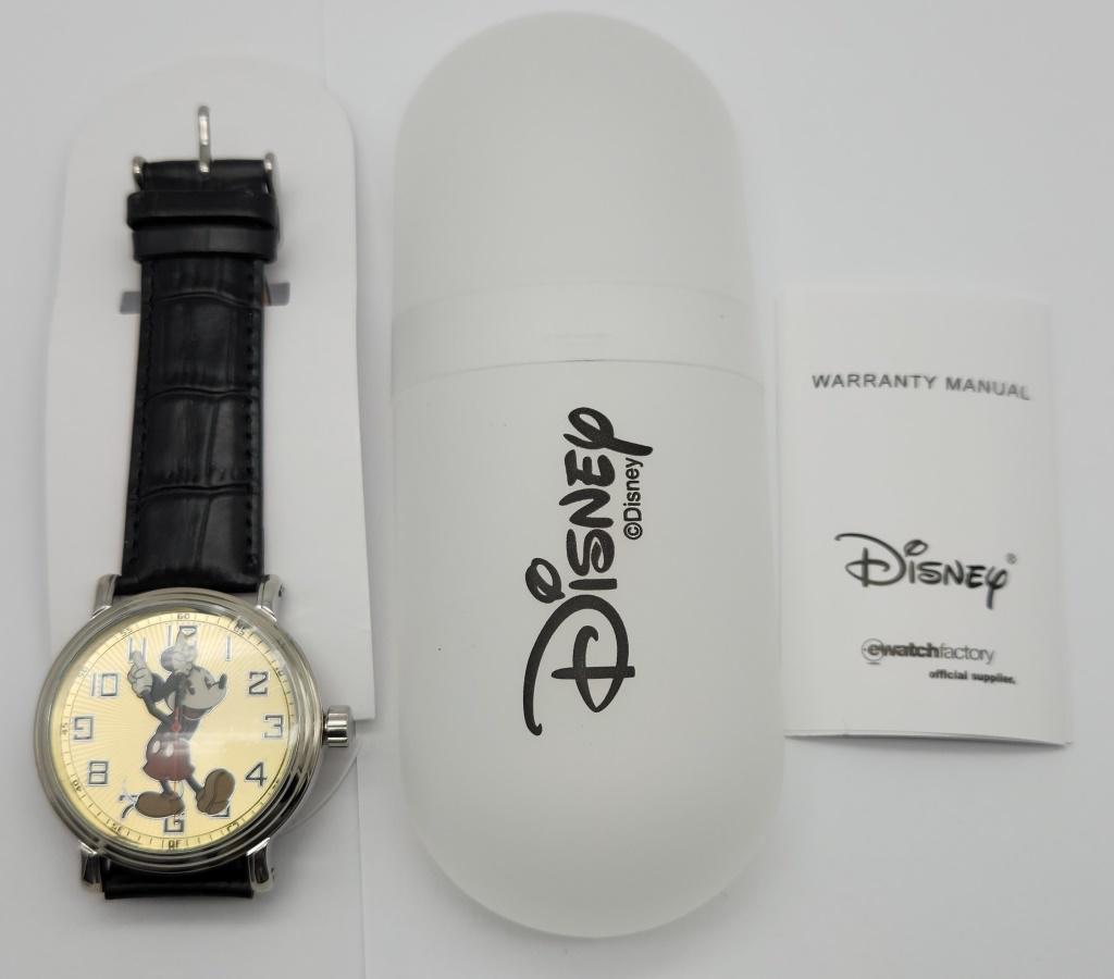 NEW! DISNEY MICKEY MOUSE WRISTWATCH (1 of 2)