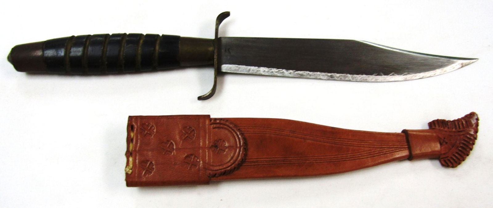 PHILIPPINES ENGRAVED BOWIE FIGHTING KNIFE (1 of 2)
