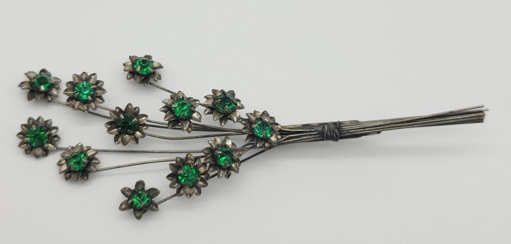 VINTAGE SILVER TONED WIRE FLOWER BROOCH (1 of 3)