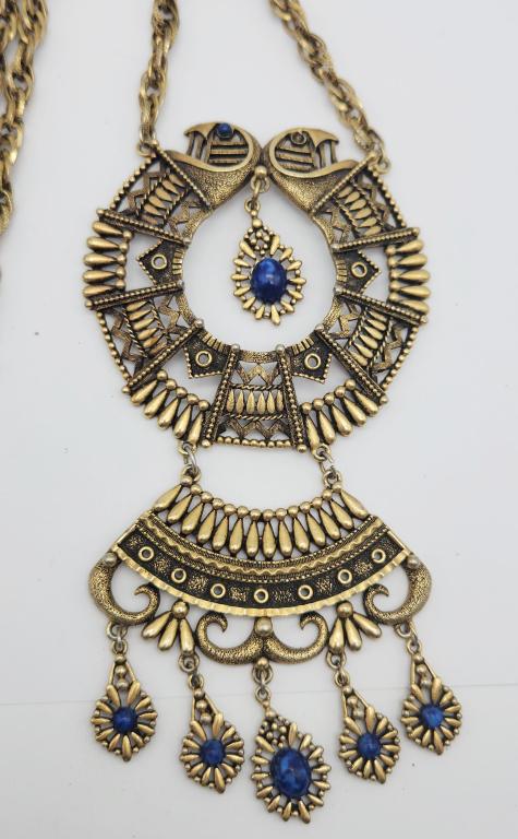 VTG CHUNKY GOLD TONED NECKLACE WITH NAVY: BLUE MARBLE LUCITE ACCENTS-DANGLY TASSLES