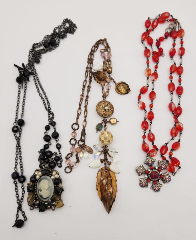 4-VINTAGE BEADED NECKLACES (1)CAME0: WITH FAUX PEARL ACCENTS-VARIOUS LENGTHS/STYLES