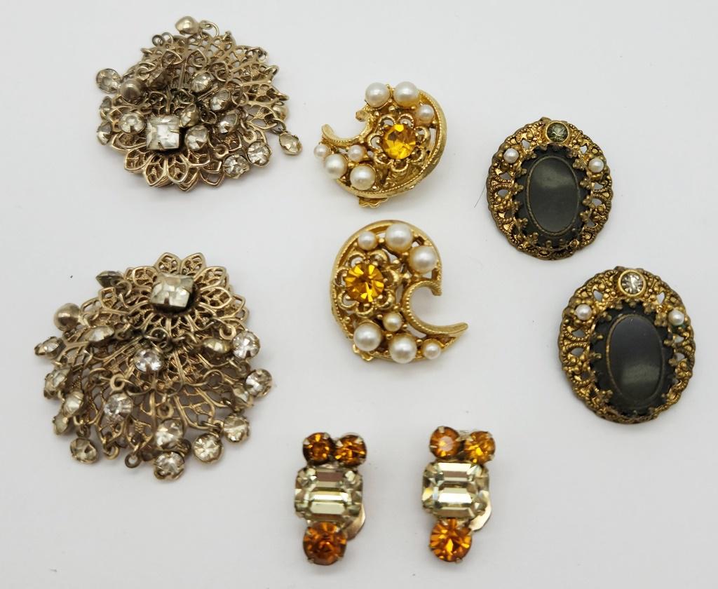 4-PAIRS OF VTG GOLD TONED CLIP ON EARRINGS (1 of 2)