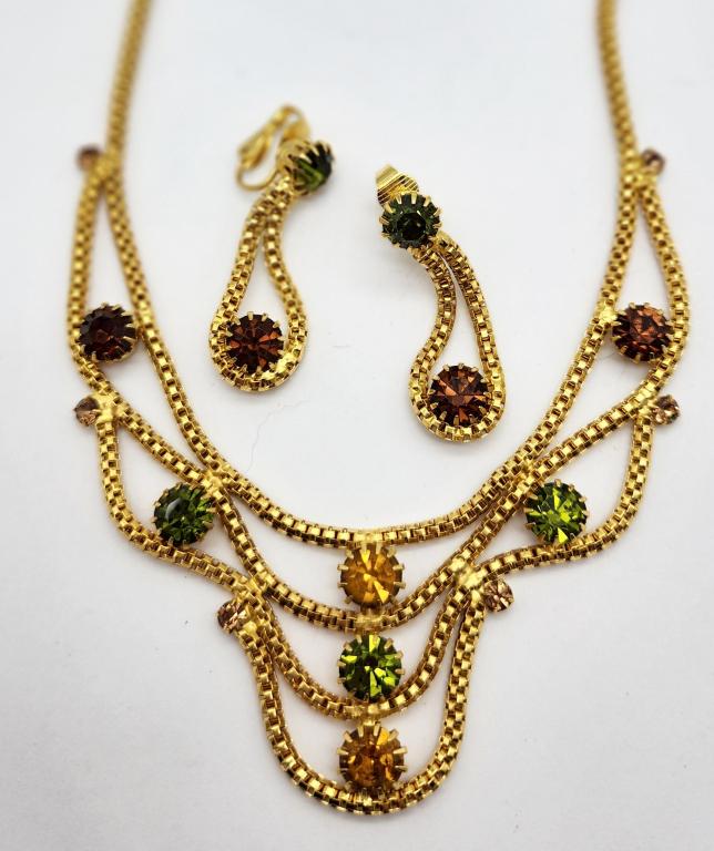 SET! VTG HOBE GOLD TONED MULTI STRANDED (1 of 4)