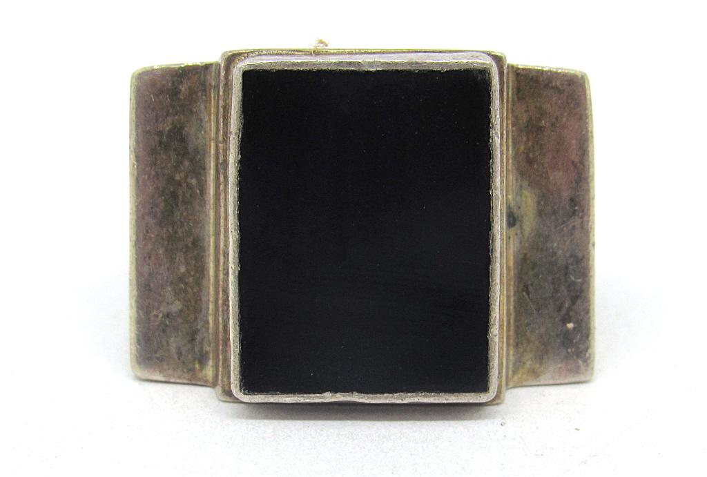 BLACK ONYX STERLING VINTAGE RING: SIZE 9 (12 DWT)