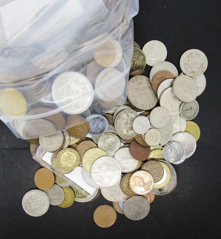 5 POUNDS FOREIGN COINS - GREAT MIX (1 of 2)