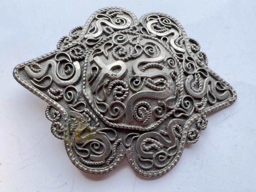 C CLASP BROOCH- SILVER TONE (1 of 2)