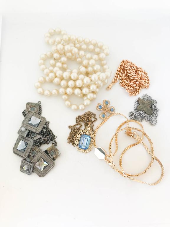 NECKLACE & BRACELETS: NECKLACE & BRACELETS