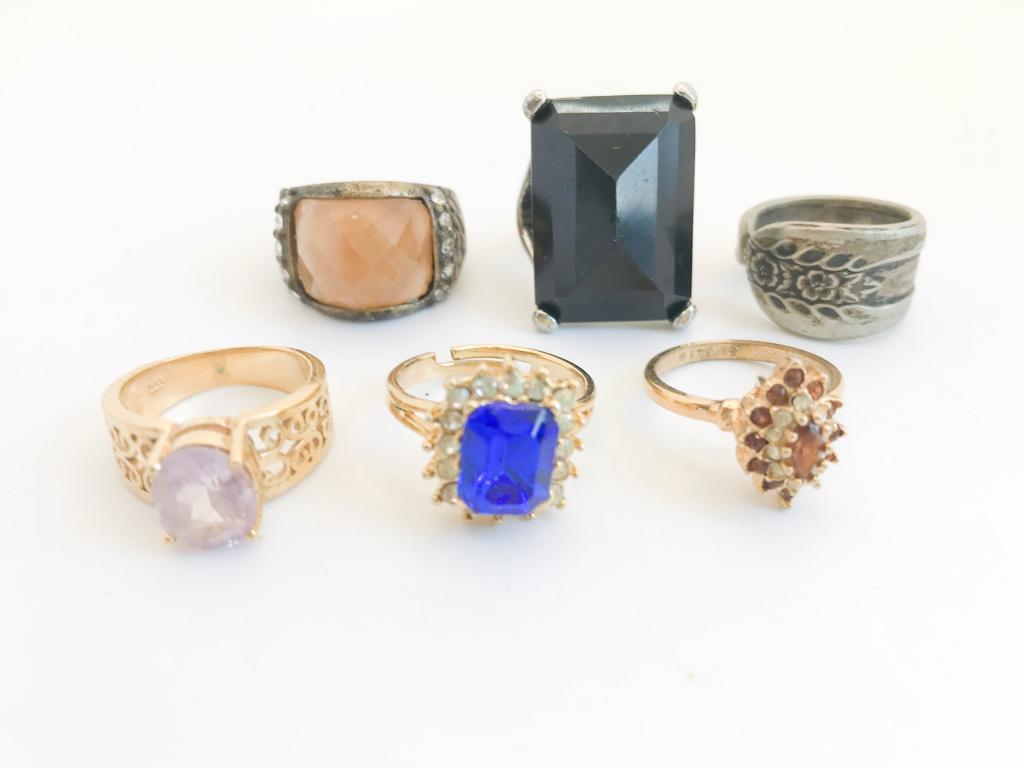 LOT OF LARGE STONE RINGS 6 (1 of 1)