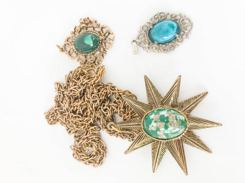 LARGE STAR SHAPED NECKLACE + BROOCHES: AQUA AND GREEB