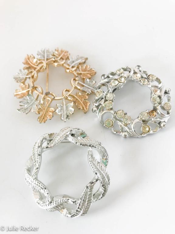 1 SC BROOCH CIRCLE TRIO (1 of 3)