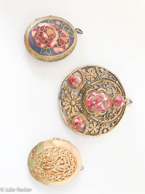 3 LARGE PENDANT ,LOCKETS: 1 PENDANT , 2 PENDANT LOCKETS , VINTAGE STYLE