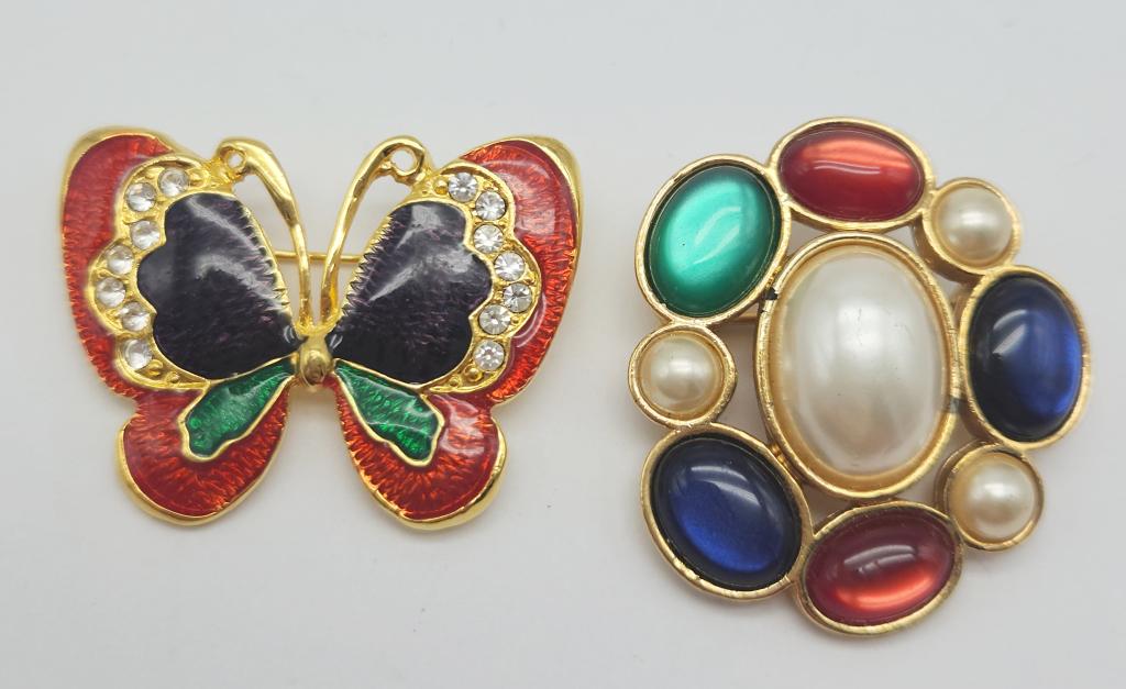 2-VINTAGE GOLD TONED BROOCHES: (1)AVON WITH (1 of 3)