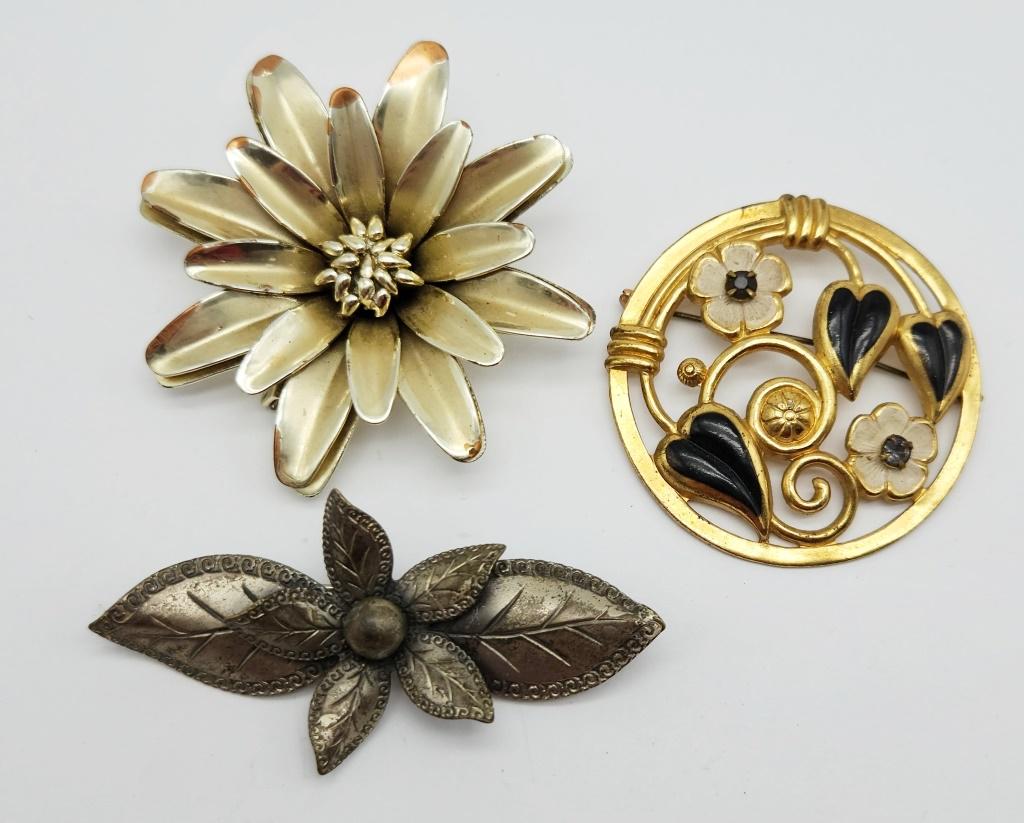 3-VINTAGE FLOWER DESIGNED BROOCHES (1 of 2)
