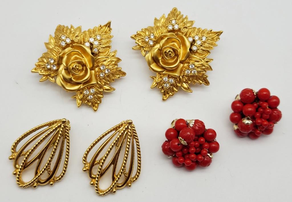 3-PAIRS OF VTG GOLD TONED CLIP ON EARRINGS (1 of 3)