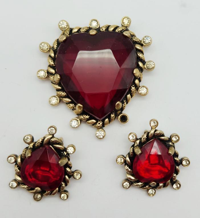 SET! VTG GOLD TONED HEART BROOCH WITH LARGE (1 of 2)