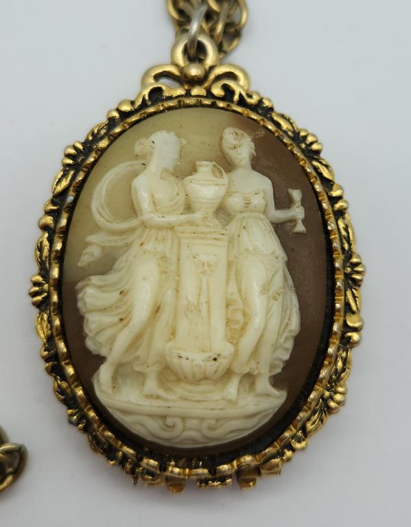 VINTAGE GOLD TONED CAMEO LOCKET/NECKLACE: WITH CAKE PERFUME CENTER