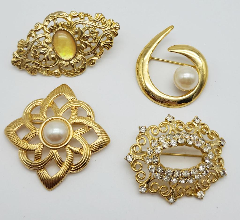 4-VINTAGE GOLD TONED BROOCHES: LUCITE: FAUX PEARL-RHINESTONES