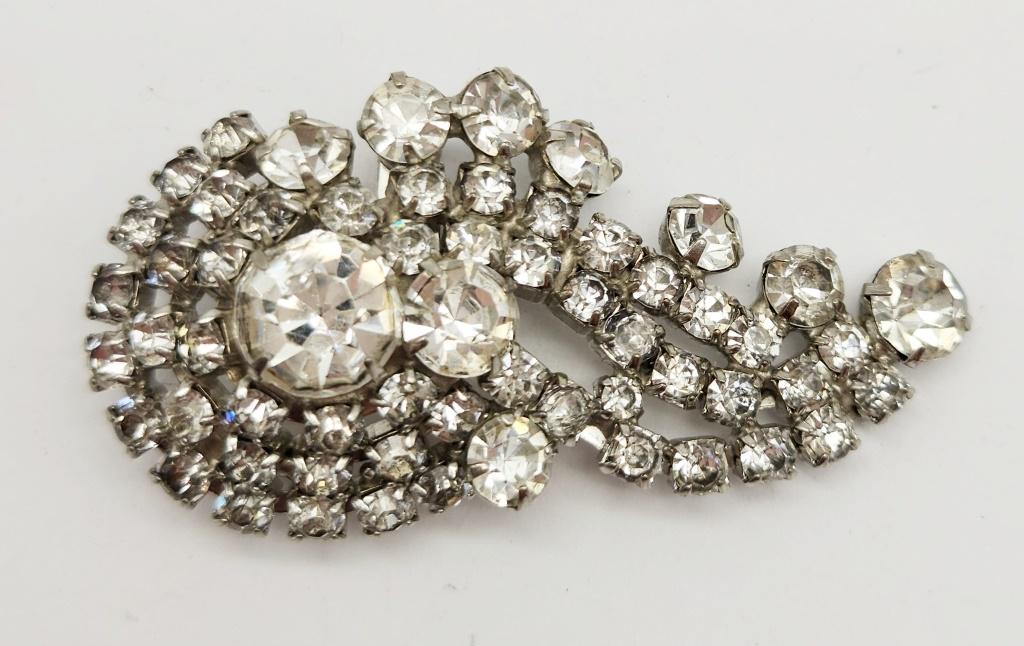 VINTAGE SILVER TONED RHINESTONE BROOCH (1 of 2)
