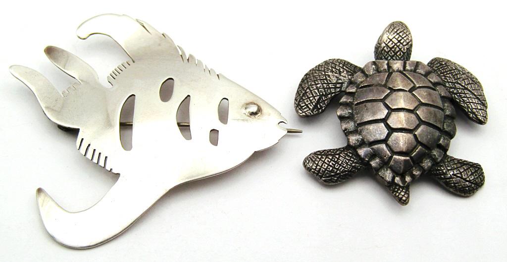 VINTAGE STERLING FISH & TURTLE BROOCHES (1 of 2)