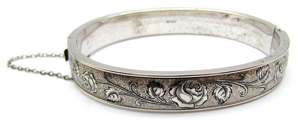 VINTAGE STERLING HINGED BANGLE WITH ENGRAVED (1 of 4)