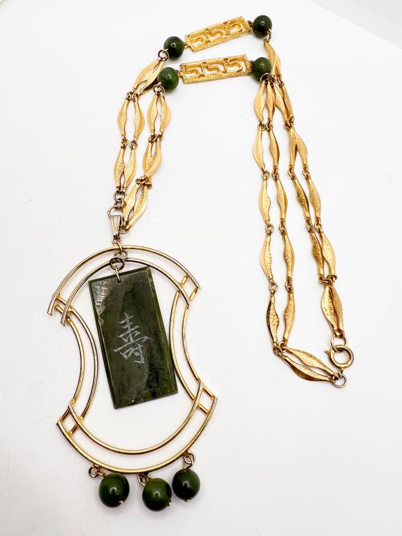 ASIAN STYLE JADE? NECKLACE (1 of 2)