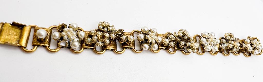 PRETTY VINTAGE BRACELET: PRETTY VINTAGE FAUX PEARL BRACELET MISSING STONES