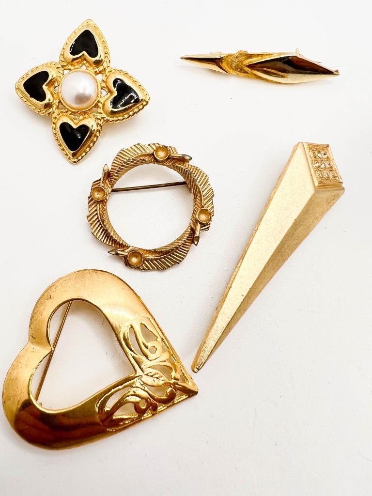 BROOCH ASSORTMENT LOOK !!! (1 of 2)