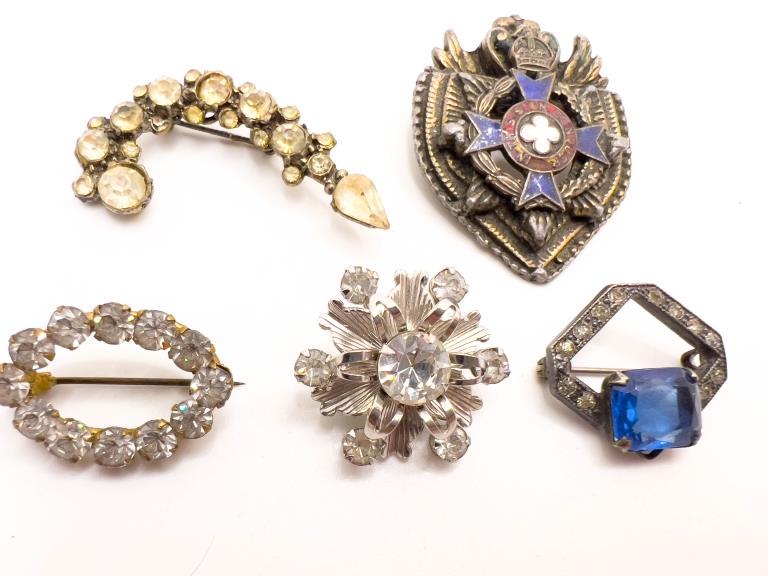 ANTIQUE? BROOCHES C CLASPS (1 of 1)