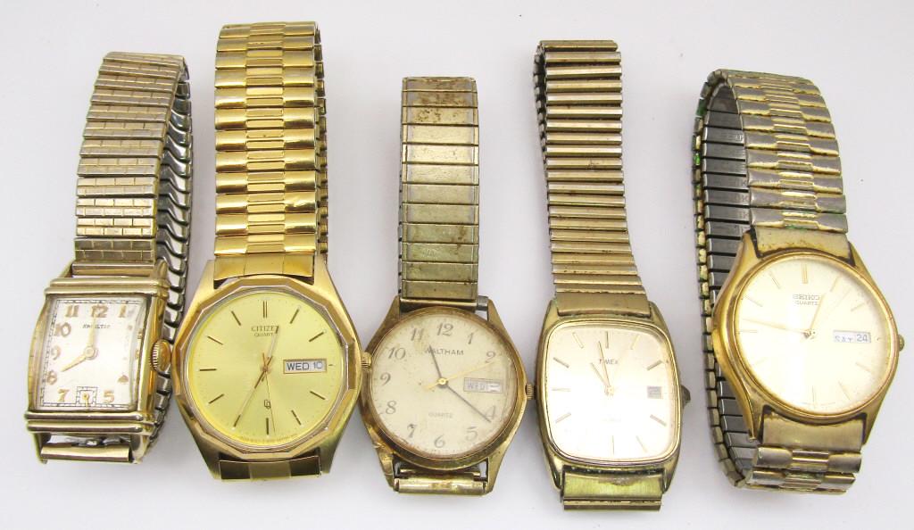 5-VINTAGE MEN'S GOLD TONED WRISTWATCHES: WITH STRETCHY BANDS: CITIZEN QUARTZ DAY DATE-SEIKO QUARTZ DAY DATE-WALTHAM DAY DATE-TIMEX CALENDAR-HAMILTON-ALL WATCHES UNTESTED/PARTS/REPAIR