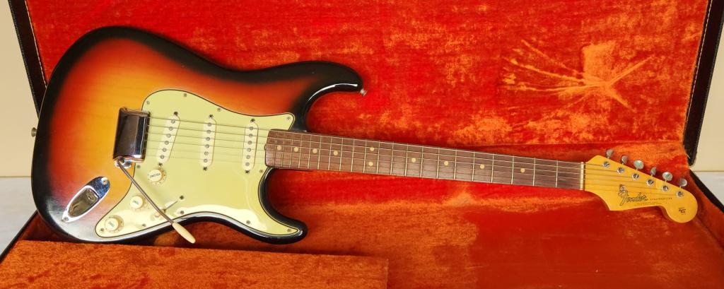 1965 FENDER STRAT/SUNBURST GUITAR (1 of 7)