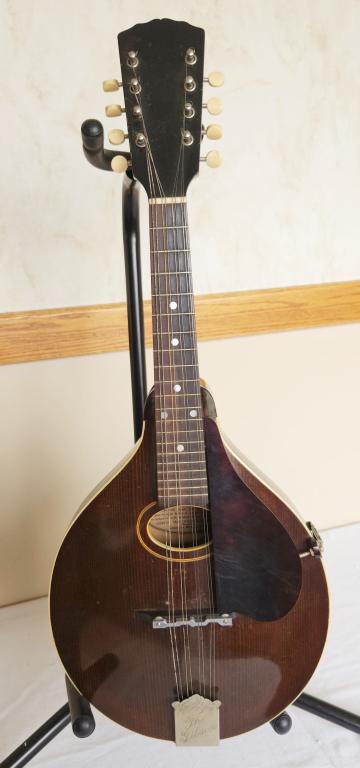 THE GIBSON STYLE "A" MANDOLIN (1 of 6)