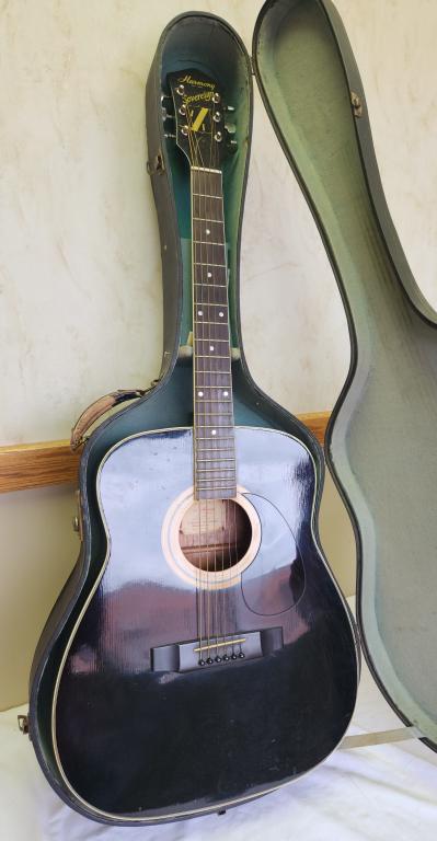 HARMONY SOVERIGN ACOUSTIC GUITAR: BLACK FINISH ARTIST QUALITY