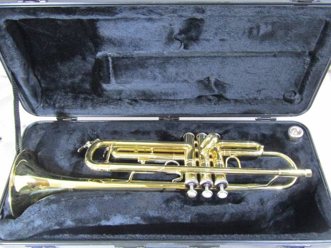 BACH ARISTOCRAT TRUMPET Model TR 600 Nov 17, 2022 Vintage Auctions