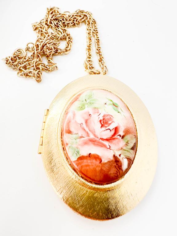 LG CAMEO ROSE NECKLACE: LARGE VINTAGE CAMEO ROSE PENDANT LOCKET NECKLACE