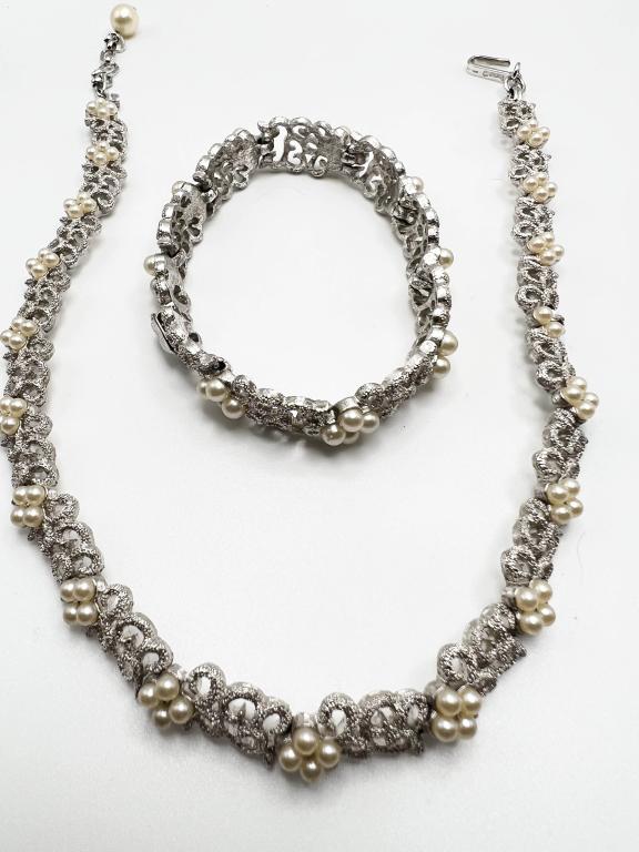 TRIFARI SIGNED SET (1 of 2)