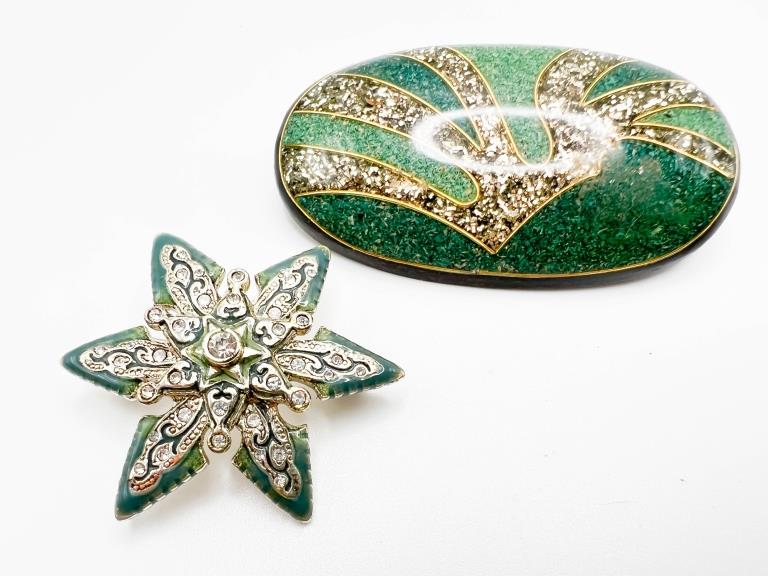 MONET STAR BURST BROOCH +: MONET SIGNED STARBURST GREEN AND SILVER TONE + OTHER BROOCH