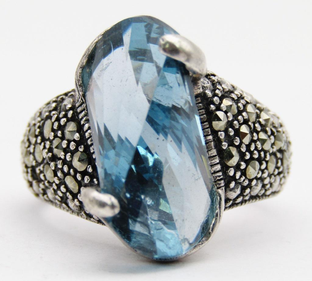 STERLING MARCASITE FASHION RING WITH TEAL: CENTER STONE-RING SIZE 8-TOTAL 6 DWT