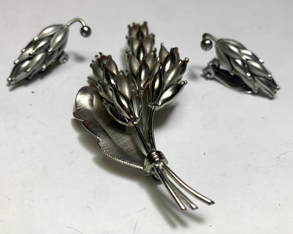 BROOCH W/ MATCHING CLIP EARRINGS (1 of 2)